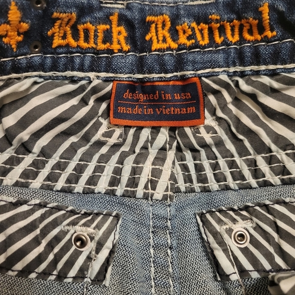 ROCK REVIVAL Arona Easy Crop Swarovski Embellished Pocket Distressed Jeans NWOT - Picture 10 of 15